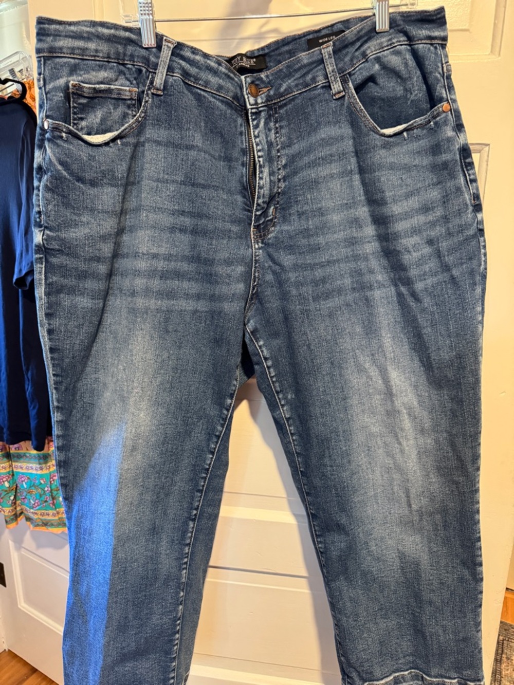 Judy Blue Mid Wash Women's Cropped Ankle Jeans